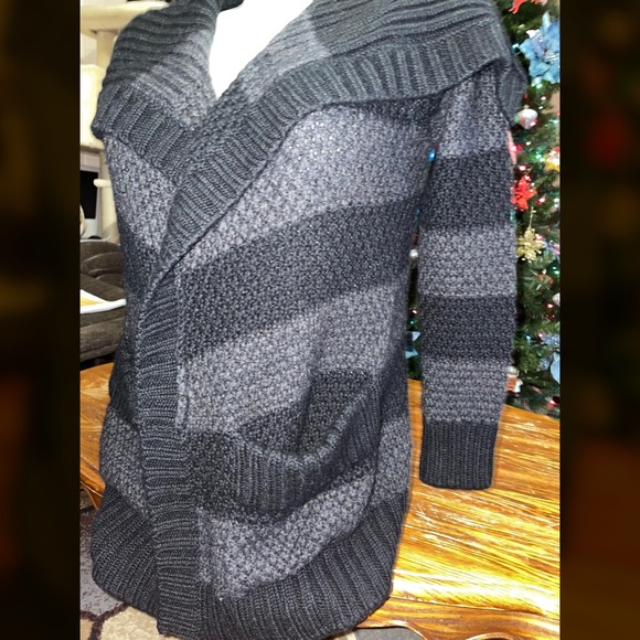 XS Vince Sweater Coat LIKE NEW - Picture 3 of 7